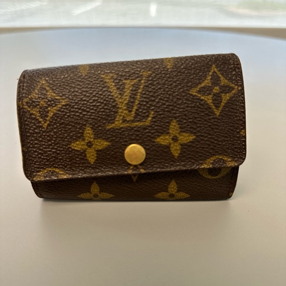 Louis Vuitton Accessories - Louis Vuitton 6 Key Case